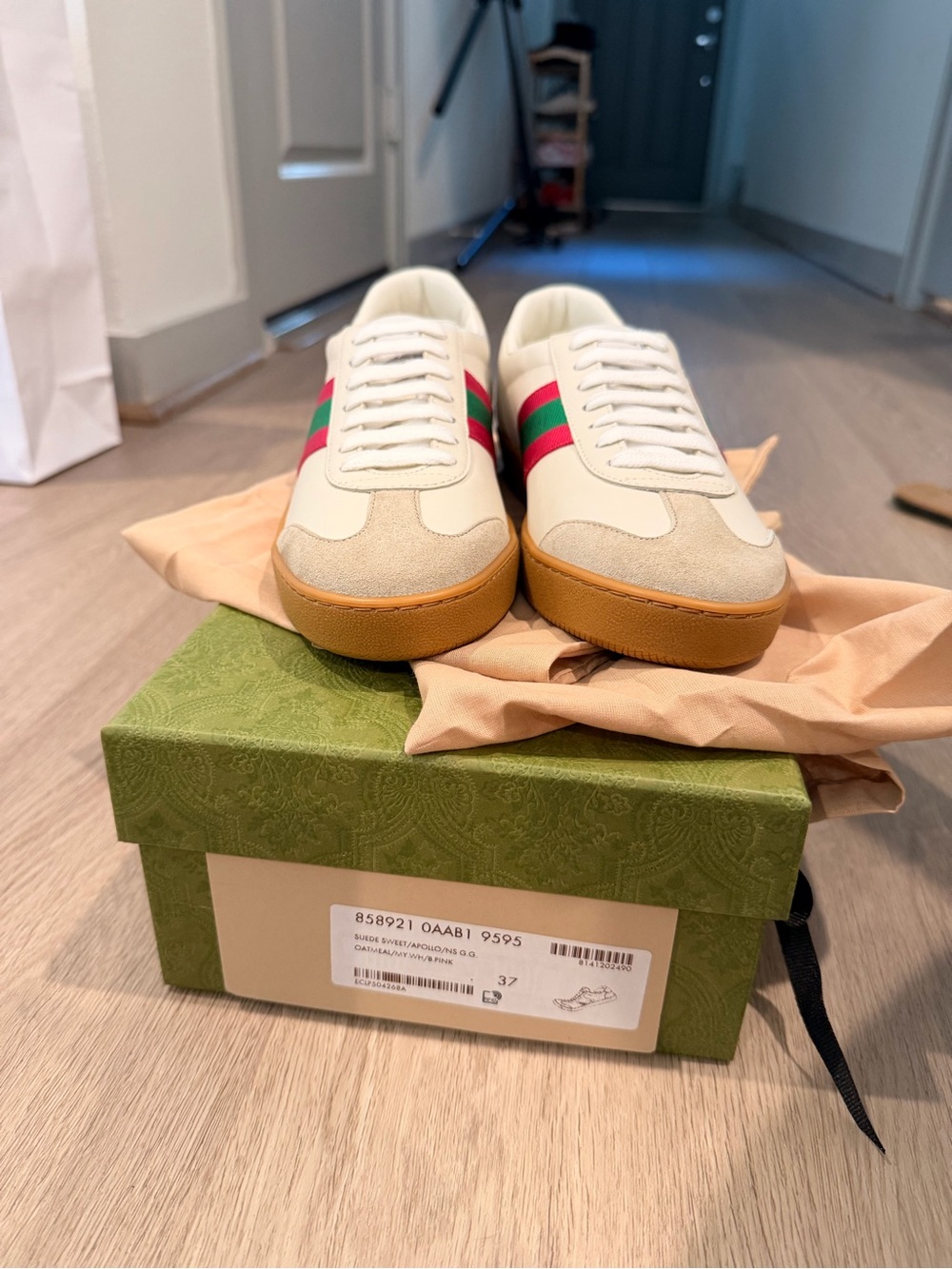 White Leather Web Stripe Sneakers EU 37 (US 7) Box & Dust Bag Authenti